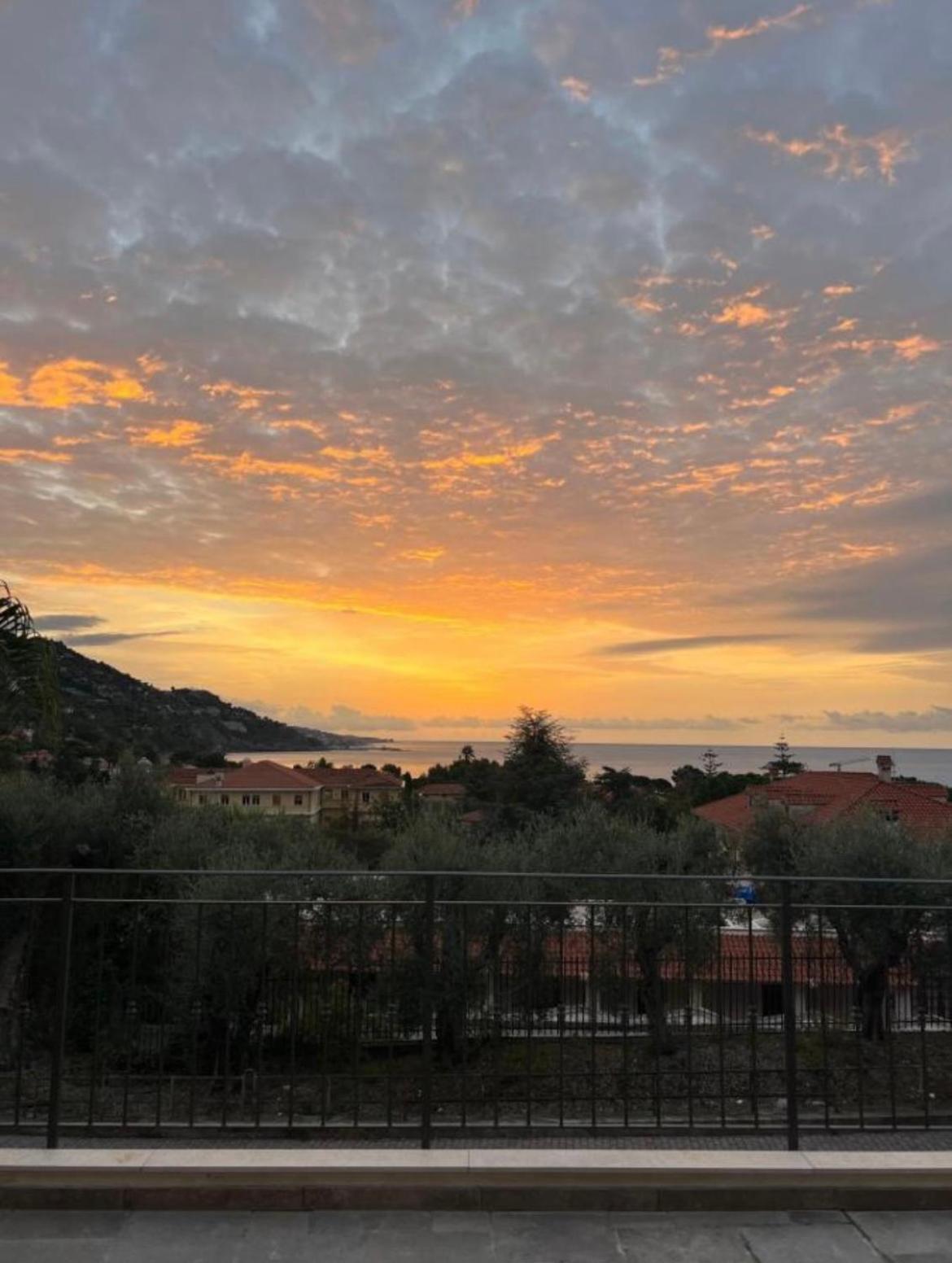 Ferienwohnung Corso Montecarlo Ventimiglia Exterior foto